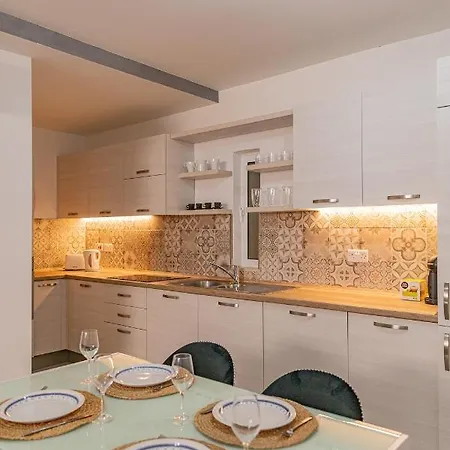 Fancy Modern - W/ 2br *