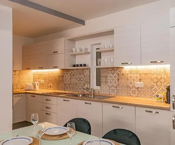 Fancy Modern - W/ 2br *