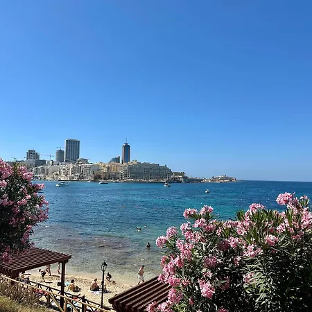 公寓 Bloom Coastal Retreat 斯利马